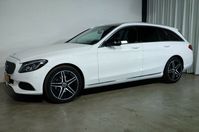 Mercedes-Benz-C-Klasse-1